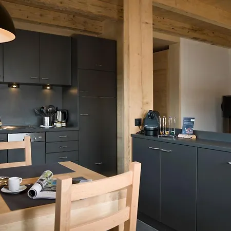 Modernes Holzhaus Mit Sauna, Whirlpool Und Entspannungsraum Regen